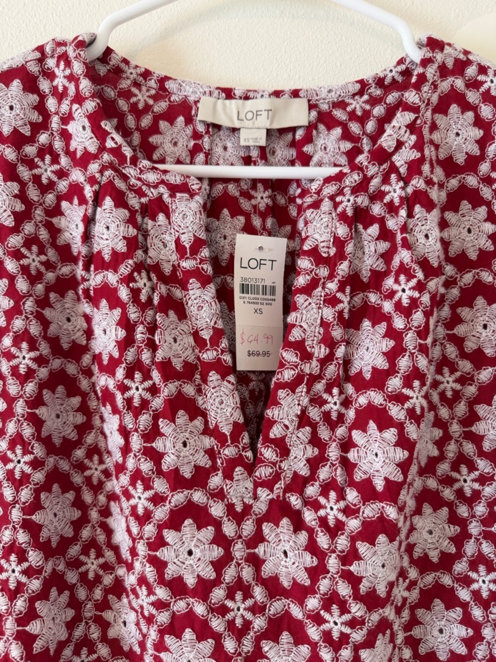 NWT LOFT Red Embroidered Split-Neck Flutter Scallop Sleeve 100% Cotton Blouse - Picture 5 of 10
